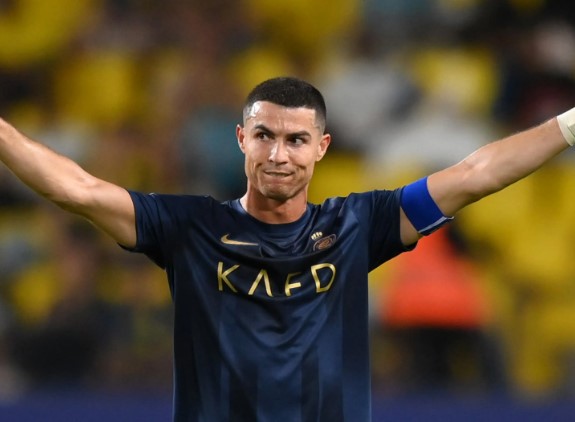 Ronaldo kiếm tiền nhiều nhất trong giới cầu thủ 2023