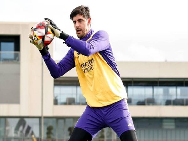 Tin bóng đá 30/1: Real Madrid nhận tin vui từ Courtois