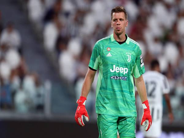 Juventus đẩy Szczesny ra đường khi mùa giải sắp đến